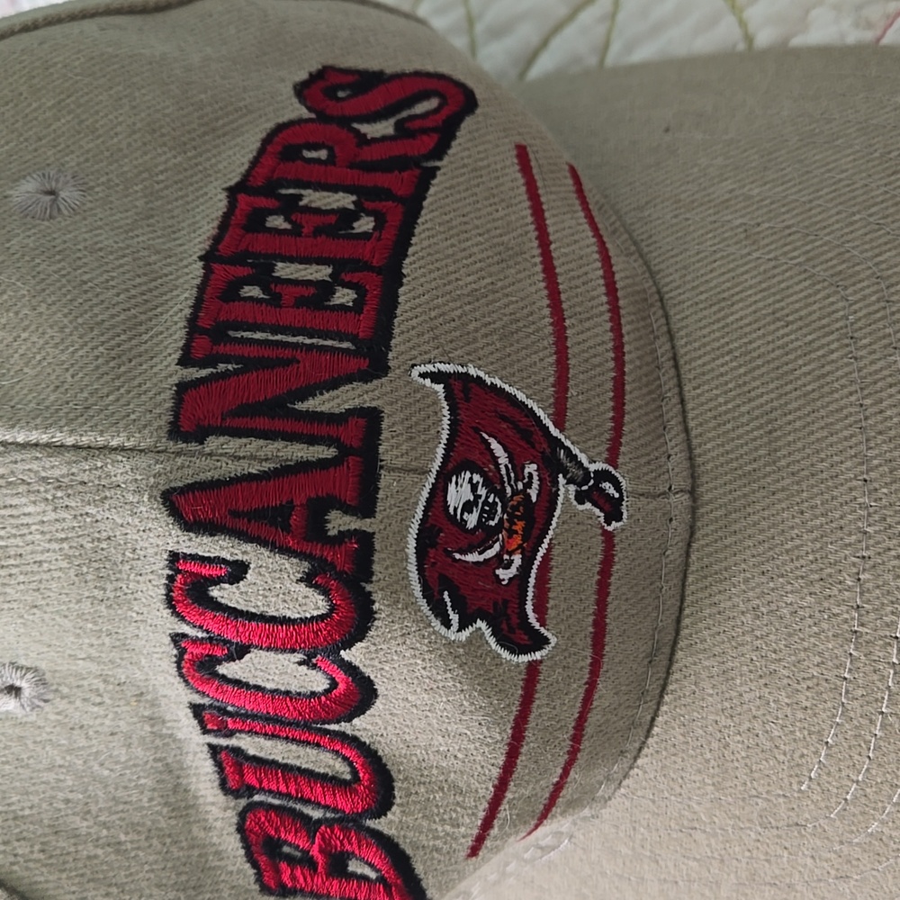 Castrol Tan Tampa Bay Buccaneers Cap - Picture 2 of 4